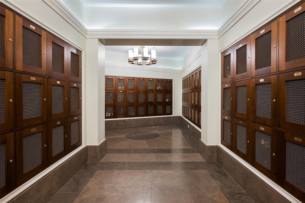 Wine storage with temperature control